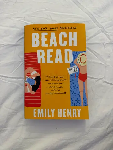 Beach Read by Emily Henry - Paperback