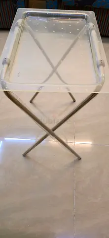 FANCY ACRYLIC TOP & GOLD METAL FRAME FOLDABLE STAND – AED 60!
