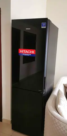 Hitachi Bottom Freezer 2-door Refrigerator in Black - Good Condition 60cm