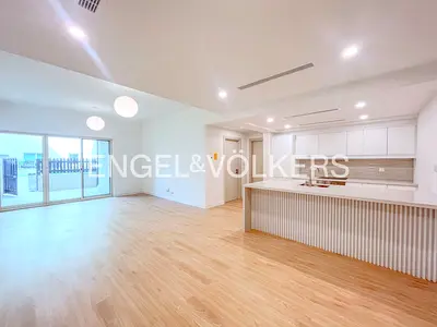 Unfurnished l Upgraded l Vacant