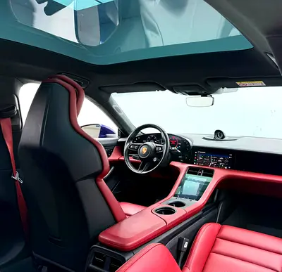 صورة 10 لـ 2020 Porsche TAYCAN