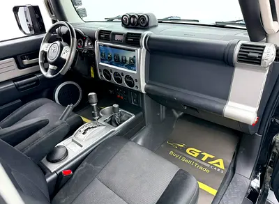 2014 Toyota FJ CRUISER photo 9