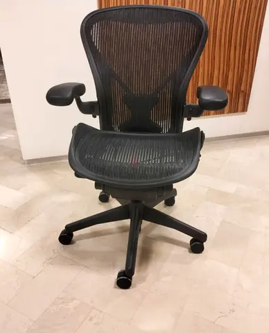 Selling Herman Miller Aeron Classic Chair Size B