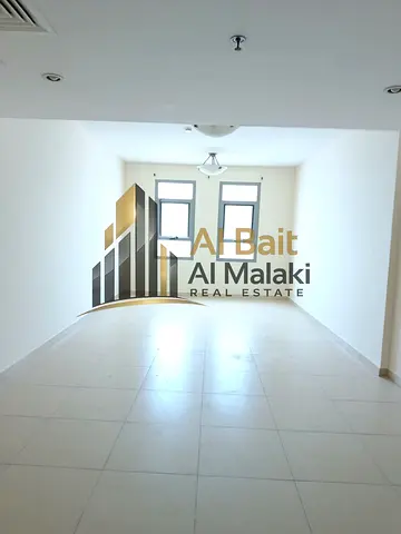شقة فاخرة للإيجار في التعاون _ تشطيب راقٍ وإطلالة مميزة وموقع استراتيجي عل مخرج دبي شقة واسعة بمواصفات عصرية وخدمات متكاملة أنيقة بمساحات واسعة