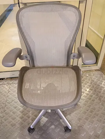 Herman Miller Aeron chair for selling.gray color