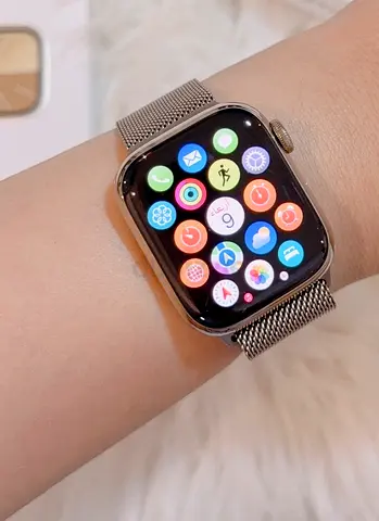 Apple Watch Series 9 41mm Gold Stainless Steel + Gold Milanese Loop.
