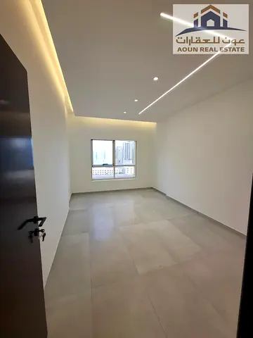 🏢 شقة غرفتين وصالة فاخرة للإيجار السنوي – الخان 🏢 لكل الباحثين عن الراحة والمساحات العائلية المناسبة في أرقى مناطق الشارقة، متوفرة الآن شقة مميزة بم