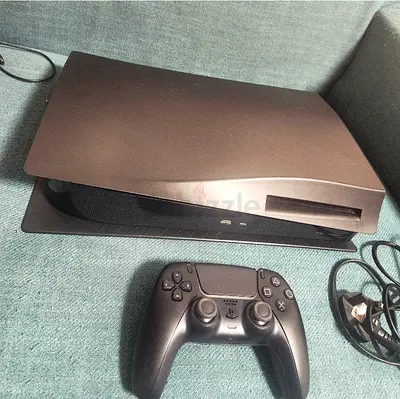 Playstation 5 Disc (Black Edition) with original controller and FC26 installed.