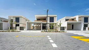 Luxury Villa | Landscaped Garden | Single Row