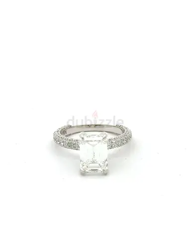 3.09 CT | 10K Gold – Emerald Solitaire with Side Micro Pavé Band