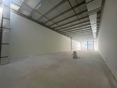 شبر تجاري واسع | مساحة كبيرة | كهرباء 71 كيلوواط | ميزان وأسانير | فرصة لأصحاب المشاريع