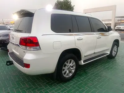 صورة 5 لـ 2017 Toyota LAND CRUISER
