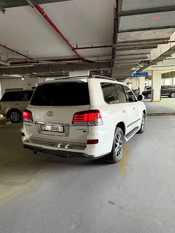 2015 Lexus LX-SERIES 照片 2