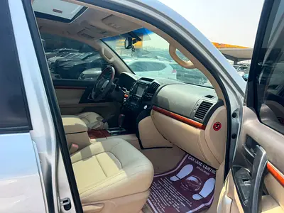 2013 Toyota LAND CRUISER 照片 8
