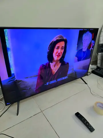 Samsung 43 in smart tv with remote/stand/box