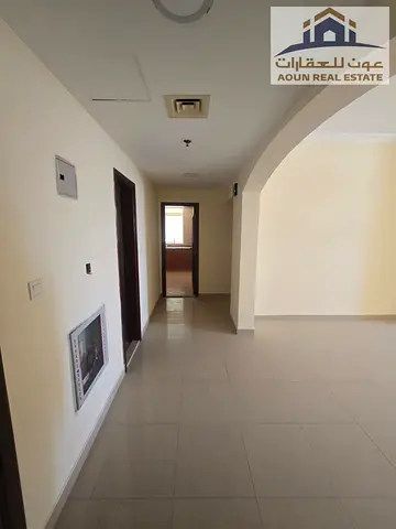الخان غرفتين وصالة تحفة بإطلالة بحرية وبلكونة، تصميم أنيق ومساحات مريحة، شقة أكثر من رائعة ومتاحة بنموذجين، إيجار 43 ألف، 4 أو 6 دفعات