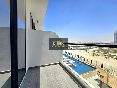 Elegant Studio | Pool View | Fitted Kitchen