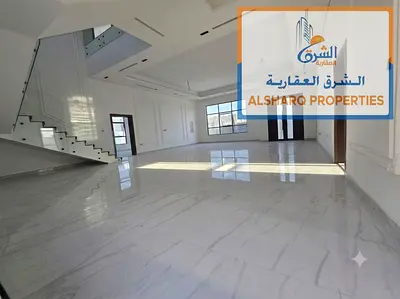 فيلا VIP للبيع في الحوشي الشارقة، أرض 10,000 قدم، بناء 6,700 قدم، 5 غرف ماستر، مطبخ، غرفة خادمة وغسيل، موقع هادئ وخصوصية عالية