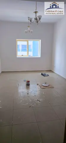 الشارقة:  الخان، شارع الخان، بالقرب من بحيرة الخان وشاطئ الخان، بجوار أكواريوم الشارقة، منطقة حيوية وقريبة من الخدمات والمطاعم