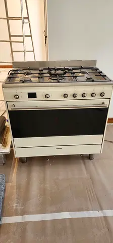 smeg freestanding gas range with oven - 5 burners, good working condition
