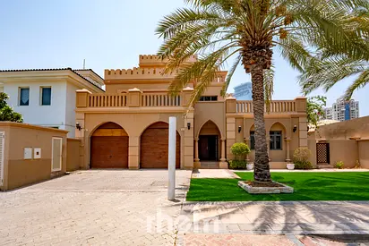 Vacant | Exclusive Villa | Beachfront Living