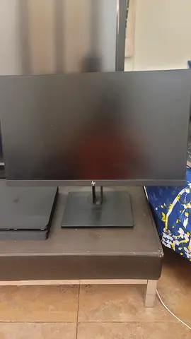 HP Monitor for sale half screen looks little dark