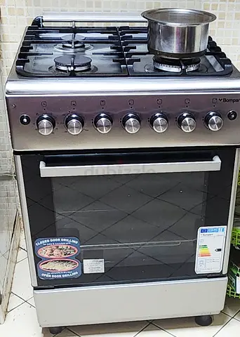 Bompani 4  burner gas oven for sale in excellent condition