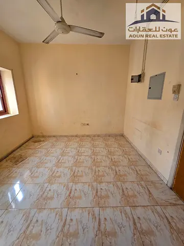 فرصة رائعة للسكن العائلي في موقع متميز وحيوي بمنطقة المجرة. يتميز الاستوديو بتصميم عملي ومريح يوفر لك الخصوصية بوجود مطبخ مستقل، بالإضافة إلى قربه من