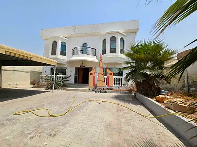 5 Bed room Hall Majlis Maids room yard parking old villa only 80k last