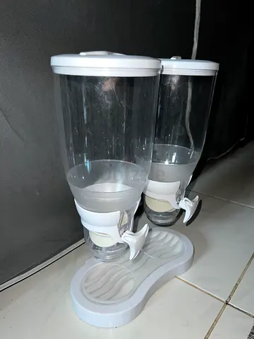 Double Wall-Mounted Dry Food Dispenser with Drip Tray (White, 2 x Clear Hoppers)