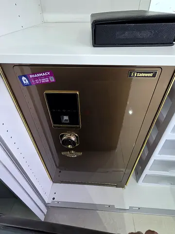 SafeWell electronic safe with biometric and combo lock - used, good condition