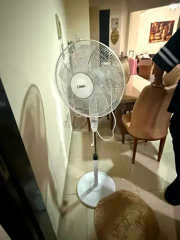 White pedestal standing fan - working condition