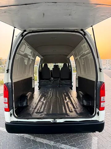 2018 Toyota HIACE photo 13