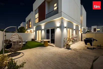Near amenities | 4 Bedroom townhouse | Single row