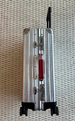 Aluminum body luggage