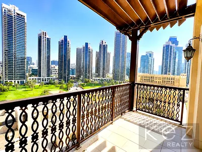 SPACIOUS l UNFURNISHED l COMMUNITY VIEW
