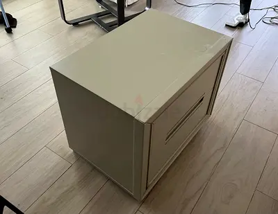 White lacquered 2-drawer bedside cabinet / nightstand - good condition