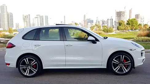 ELITE PORSCHE CAYENNE GTS V8 •• HIGHEST CATEGORY •• GCC •• IDEAL FOR DAILY DRIVING AND ROAD TRIPS