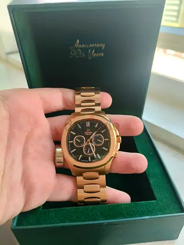 Rose gold men's chronograph wristwatch with metal bracelet (boxed)