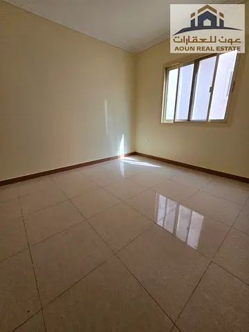 للإيجار السنوي – القليعة 🏡 شقة غرفة وصالة في موقع مميز.
