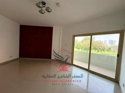 شهر مجاني + تكييف ومسبح مجاني، وسداد حتى 9 دفعات! للإيجار بالمجاز 3: أضخم 3 غرف وصالة، تاني ساكن، 4 حمامات، تراسات بكل الغرف، إطلالة حديقة.
