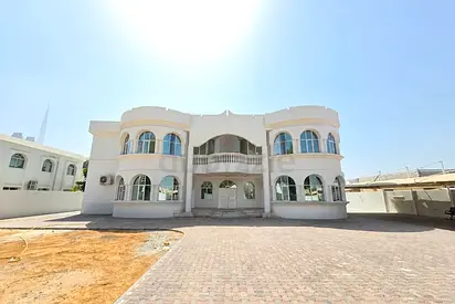 Spacious Executive Room in Villa for Family
