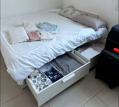Daybed that can extend White single bed frame with storage drawers- great condition +mattress topper