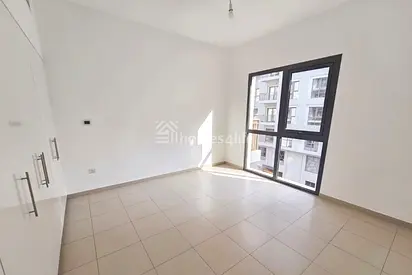 1BR Corner Unit | Prime Location | Vacant Now