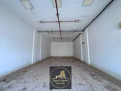 مستودع واسع بمساحة ١٣٠ مترًا مربعًا للإيجار