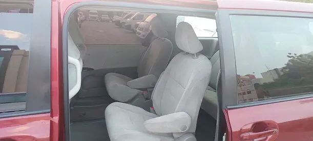 صورة 19 لـ 2011 Toyota SIENNA