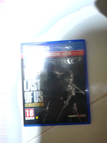 PS4 SLIM WITH 2 CONTROLLERS WITH LAST OF US REMASTERED