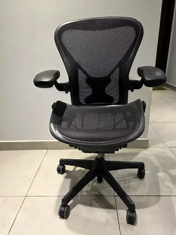 Herman Miller Aeron Classic Chair PostureFit Fully Loaded Size B Black