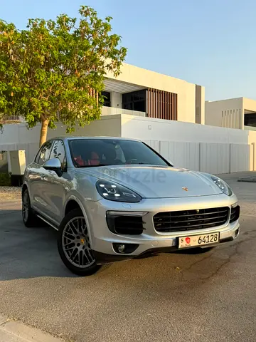 Porsche Cayenne Platinum Edition 2017 | GCC Specs | Low Mileage