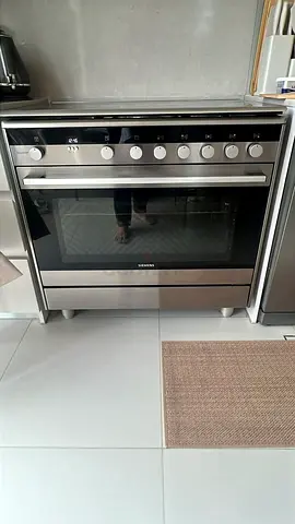 Siemens 5 Burner Gas cooker 90 by 60cm made in Italy